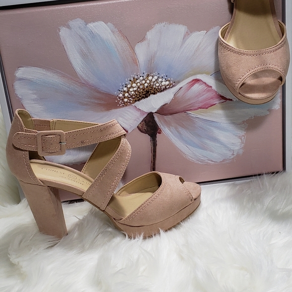 Shoes - Picture 8 of 10